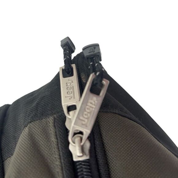 Jeep travel equipment duffel bag, two side pockets, and a large middle pocket vi - Picture 2 of 16